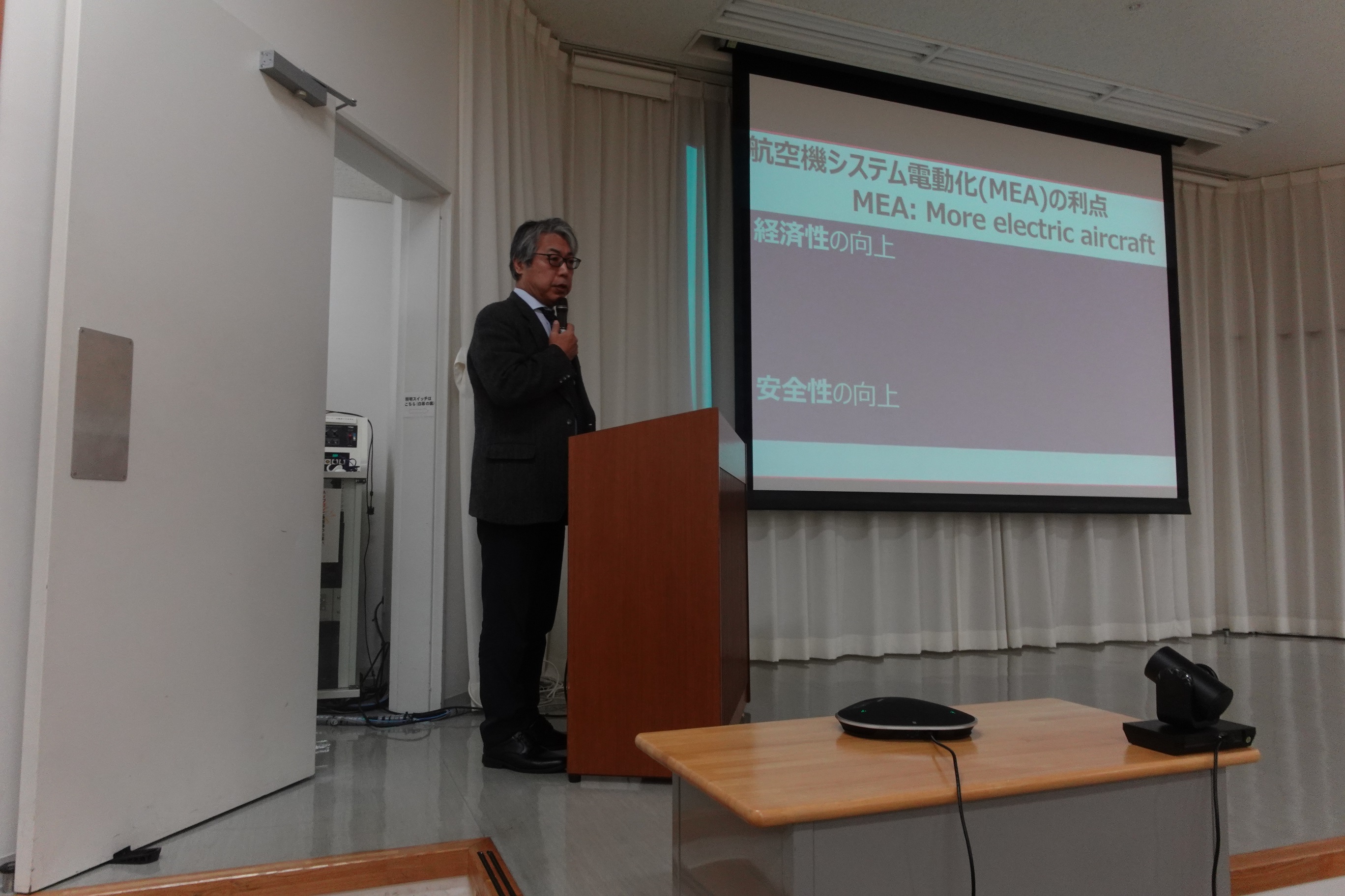 Professor Muraoka(Akita Univ.) giving a presentation