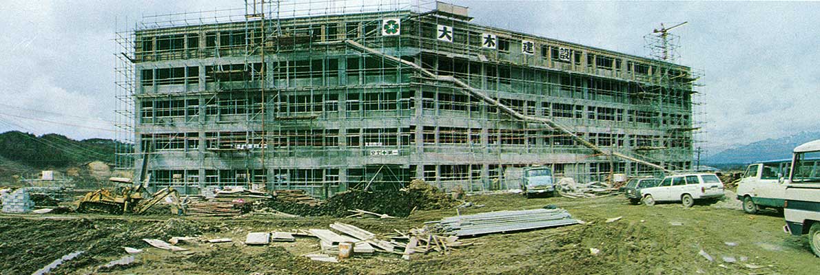 1971年 建設途上の医学部基礎本館