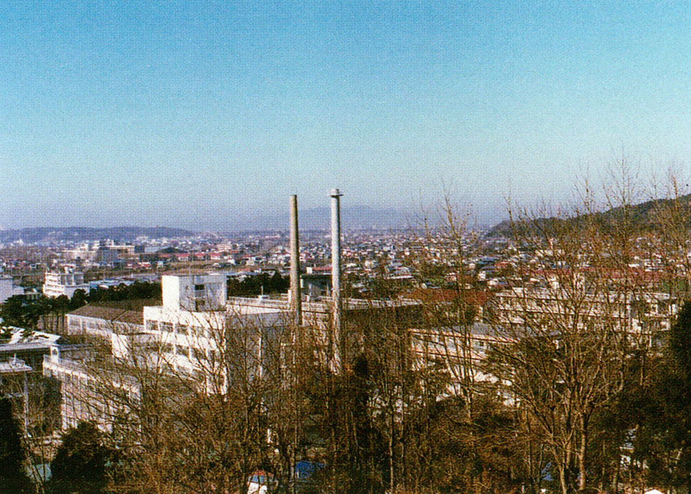 1980年 鉱山専門学校のシンボルの煙突建て替え