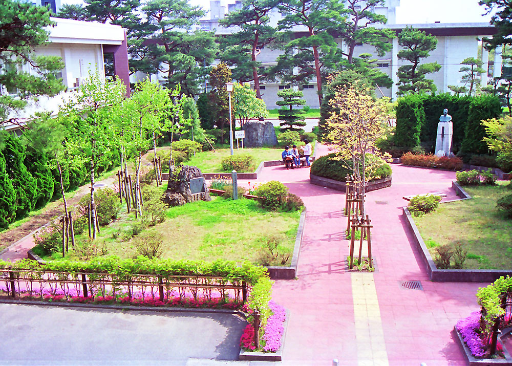 1990年 当時の学園風景（中庭）