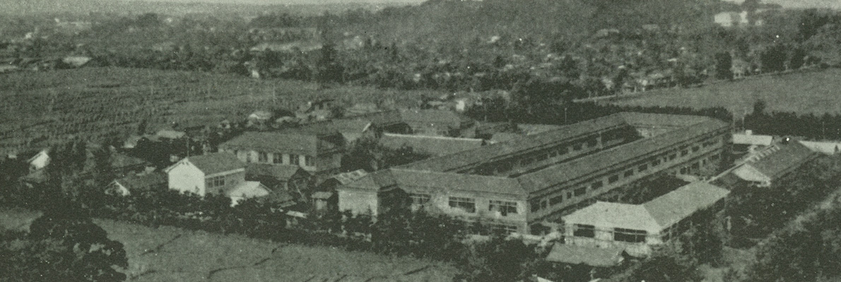 1927年
当時の秋田県師範学校校舎（手形山から撮影）