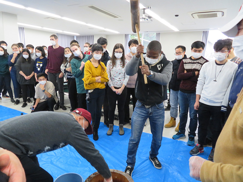 Mochi rice pounding contests