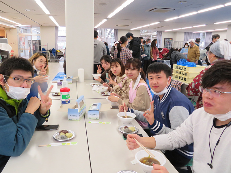 Mochi rice pounding contests