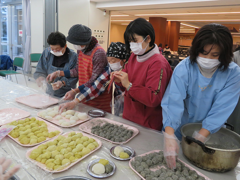 Mochi rice pounding contests