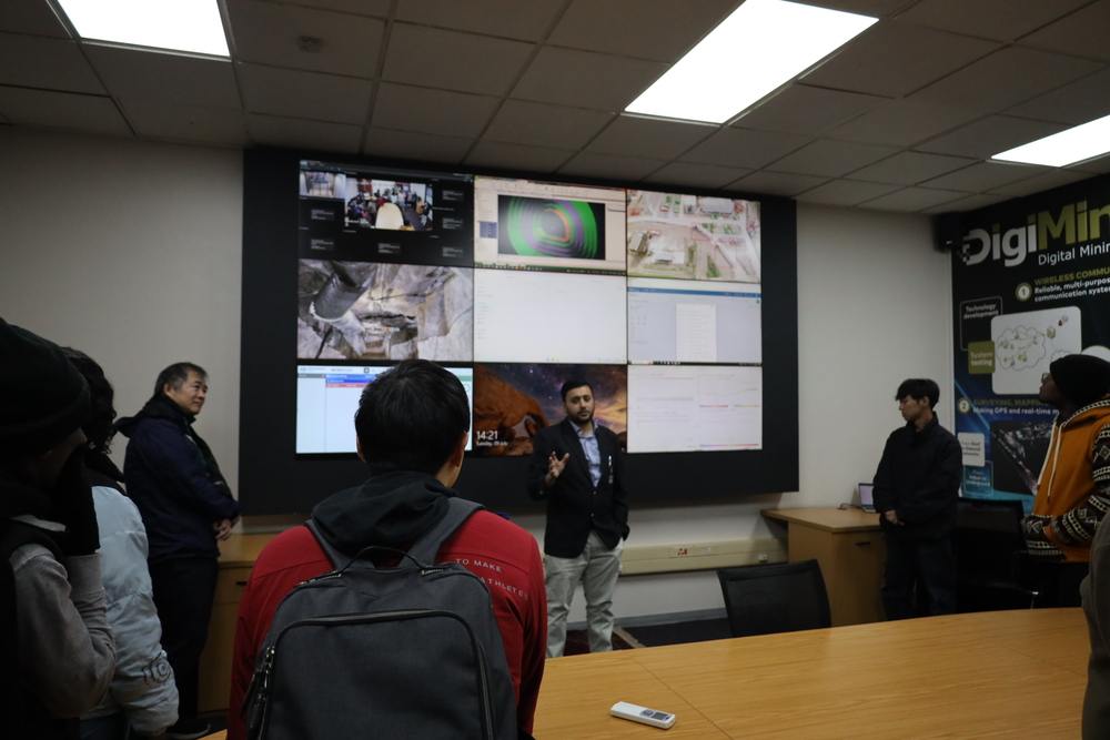 DigiMine長によるDigiMineセンターの見学<br><br><br>